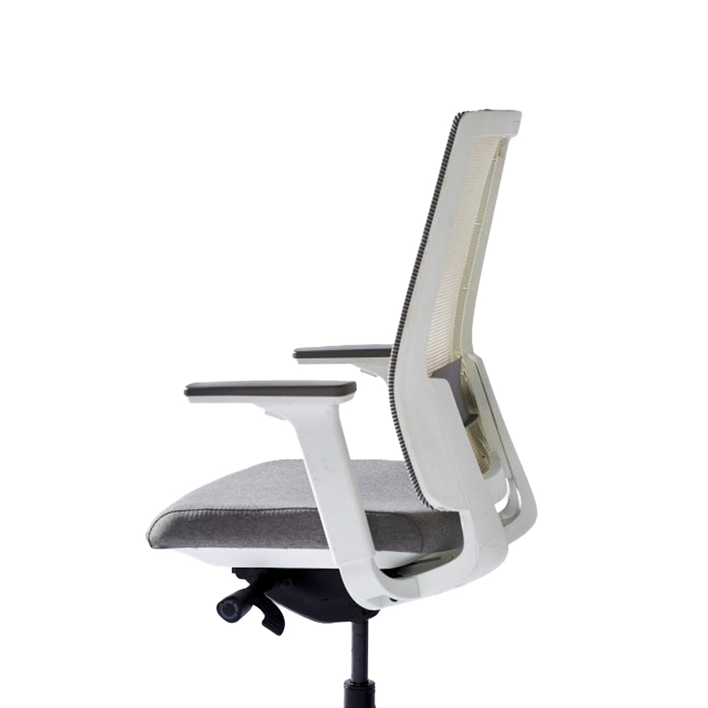 ICON Q2 - Chairlines
