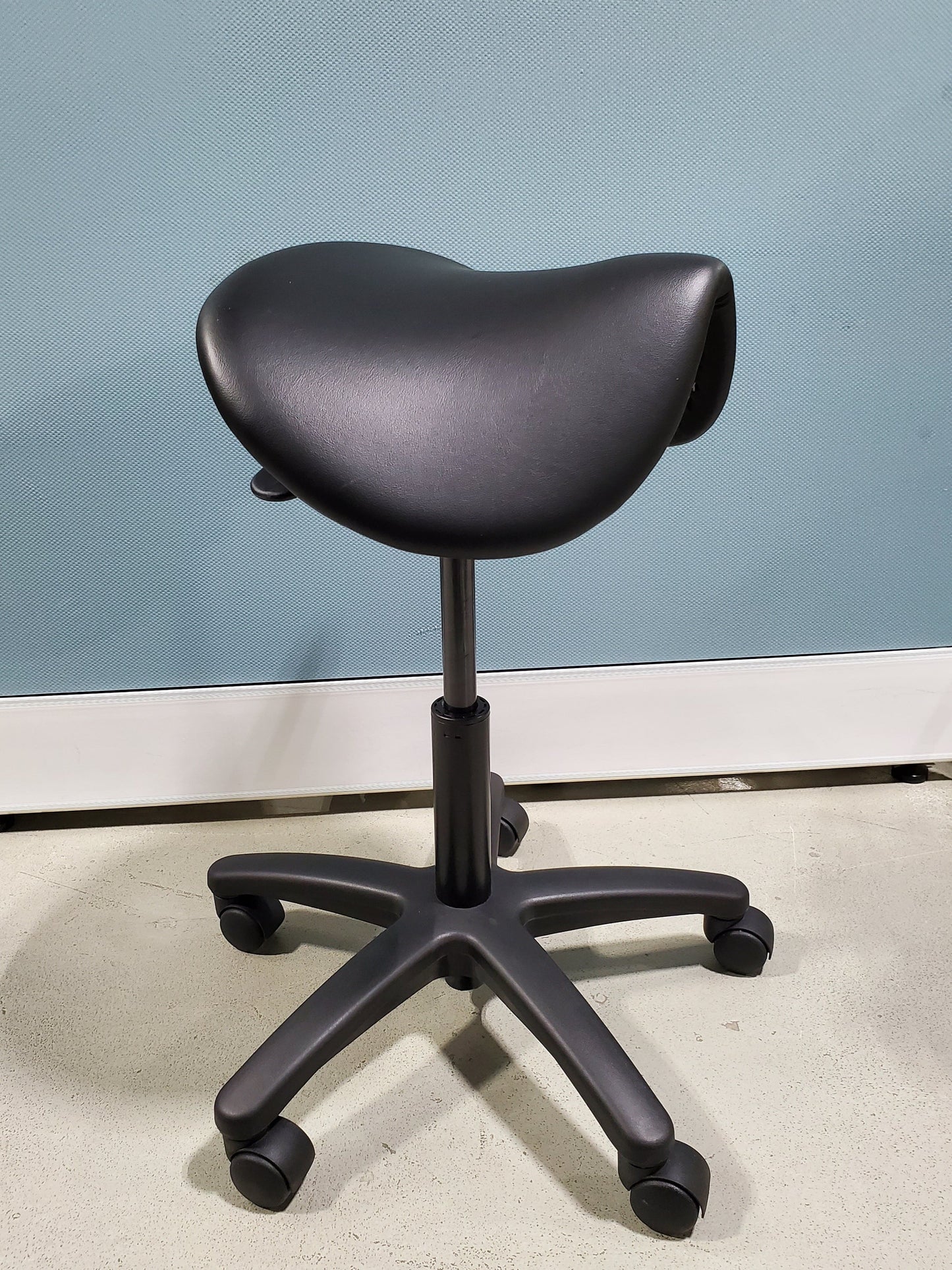 Standard Systems Saddle Stool